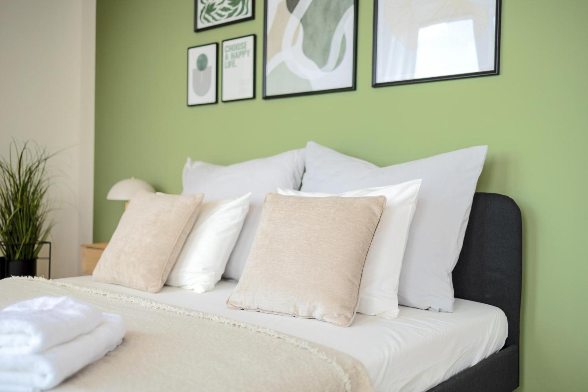 Апартаменты Bright 2Br - 8Th Floor, Balcony, Free Parking - By Gravity Прага Экстерьер фото